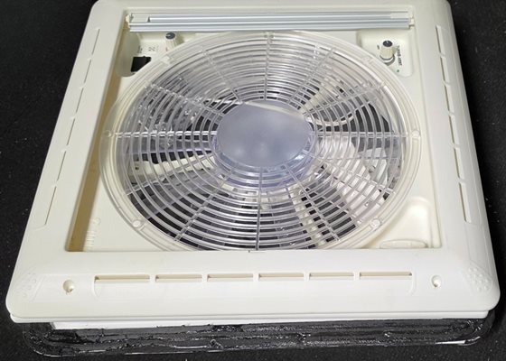 OKNO DACHOWE 40x40 FIAMMA TURBO VENT 12V OUTLET