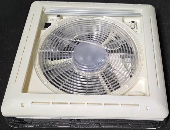 OKNO DACHOWE 40x40 FIAMMA TURBO VENT 12V OUTLET