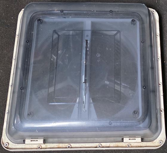 OKNO DACHOWE 40x40 FIAMMA TURBO VENT 12V OUTLET
