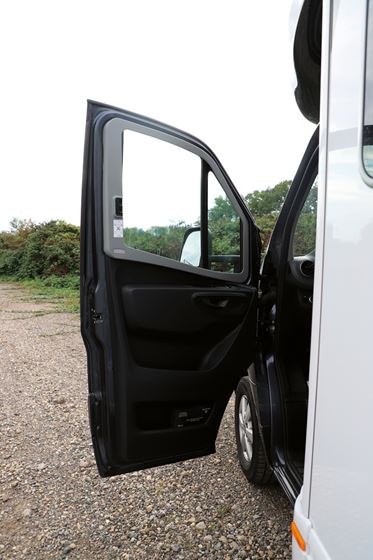 REMIS-BLIND VW CRAFTER 17- BOKI P+L