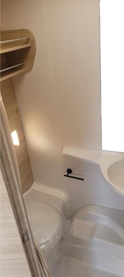 PRZYCZEPA KEMPINGOWA EASY 490PE COMFORT