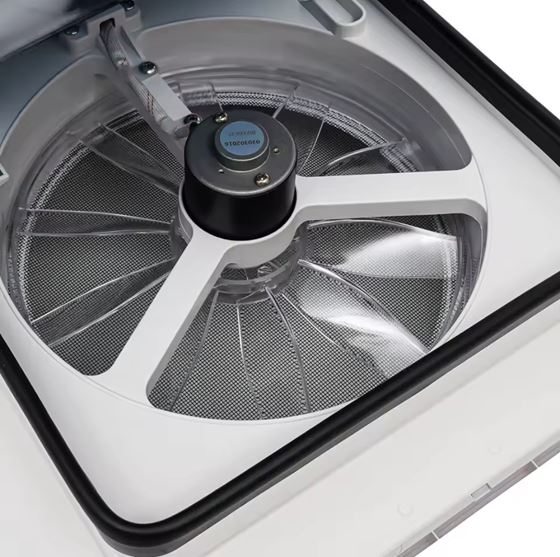 OKNO DACHOWE 28x28 Z WENTYLATOREM I OŚWIETLENIEM LED