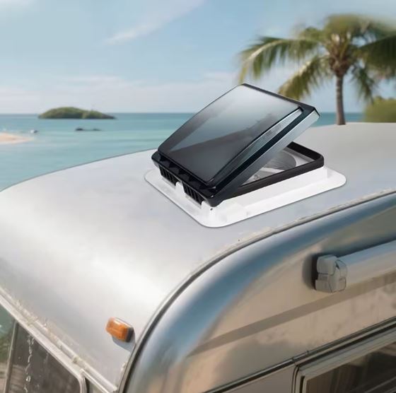 OKNO DACHOWE 28x28 Z WENTYLATOREM I OŚWIETLENIEM LED