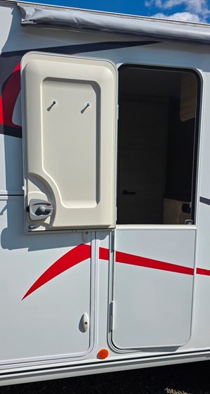 KLAMKA DRZWI ZABUDOWY WEWNĘTRZNA PRAWA KAMPER