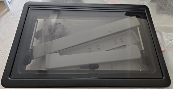 OKNO BOCZNE 700x450 BENIMAR D-LUX OUTLET
