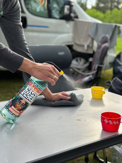 WOSHUP! PŁYN DO CZYSZCZENIA UNIWERSALNY SPRAY 1l