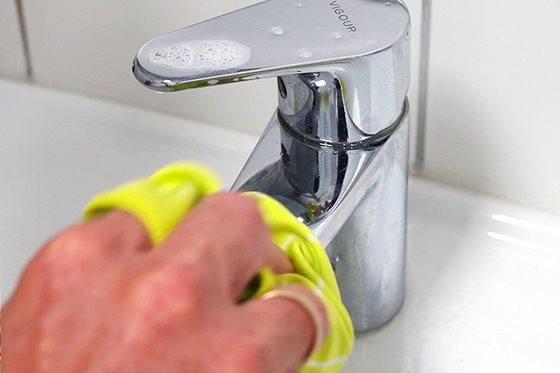 WOSHUP! PŁYN DO USUWANIA KAMIENIA I OSADÓW Z MYDŁA SPRAY 1L