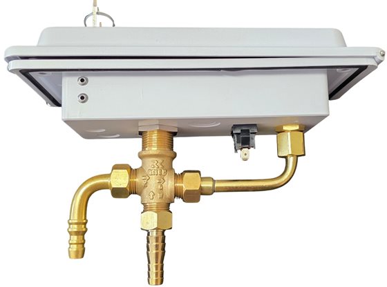 GNIAZDO WODY ZEWNĘTRZNE REICH Z ZAMKIEM NA KLUCZ BIAŁE