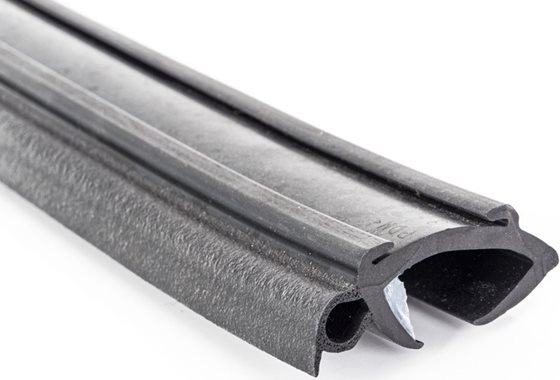 USZCZELKA OKNA UCHYLNEGO PROFIL GUMOWY 4 m