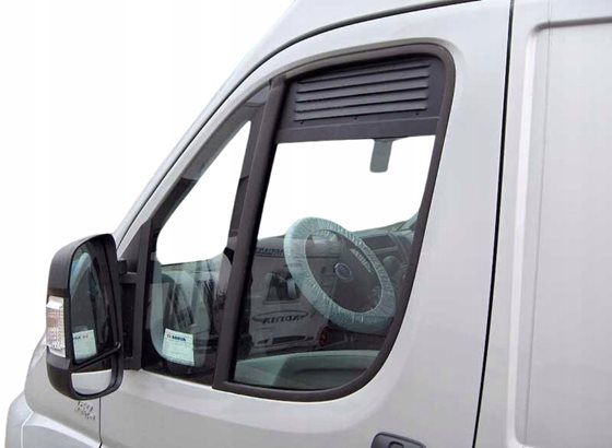 KRATKA WENTYLACYJNA DRZWI KABINY RENAULT TRAFIC, OPEL VIVARO OD 2014 r.