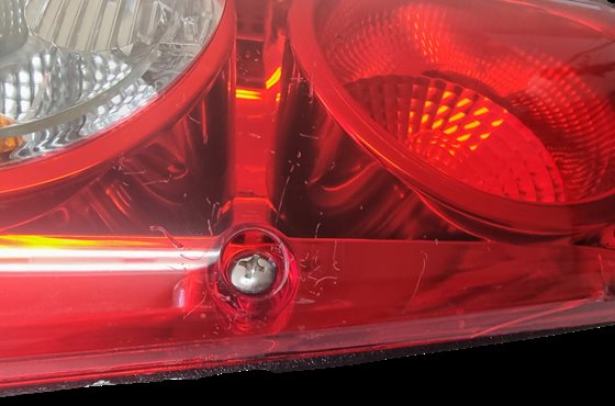 LAMPA TYŁ PRZYCZEPA CARALUNA II PLUS LEWA HELLA