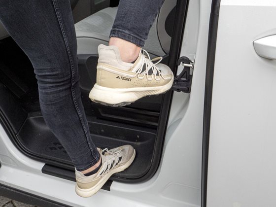 PRÓG DRZWIOWY STOPIEŃ SKŁADANY DO 120 kg