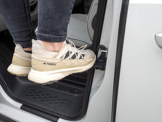 PRÓG DRZWIOWY STOPIEŃ SKŁADANY DO 120 kg