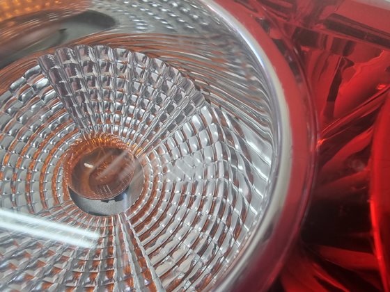 LAMPA TYŁ KAMPER CARALUNA II LEWA HELLA