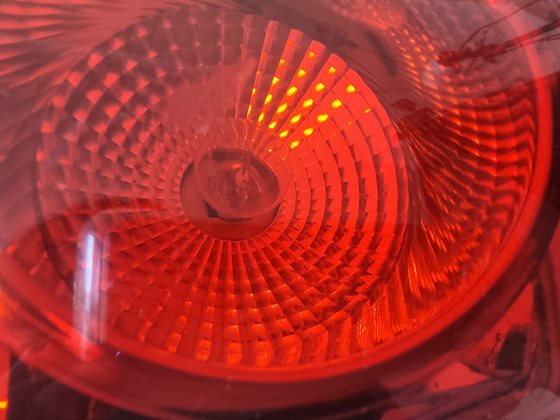 LAMPA TYŁ KAMPER CARALUNA II LEWA HELLA